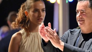 Taşacak Bu Deniz'in Eleni'si Ava Yaman O Ses Türkiye Yılbaşı Özel Programına Mı Konuk Oluyor?